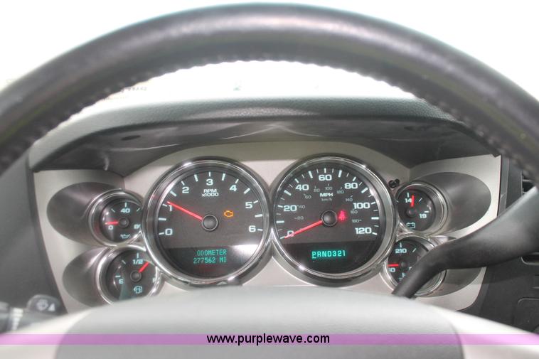 image for item H3583 2008 Chevrolet Silverado 1500 Crew Cab pickup truck