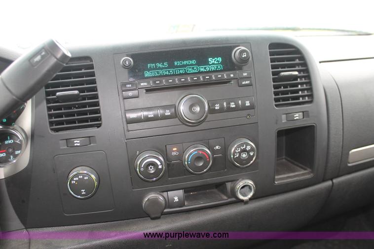 image for item H3583 2008 Chevrolet Silverado 1500 Crew Cab pickup truck