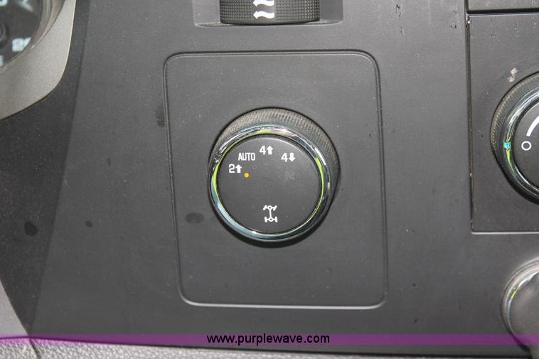 image for item H3583 2008 Chevrolet Silverado 1500 Crew Cab pickup truck