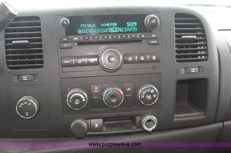 image for item H3583 2008 Chevrolet Silverado 1500 Crew Cab pickup truck