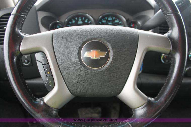 image for item H3583 2008 Chevrolet Silverado 1500 Crew Cab pickup truck