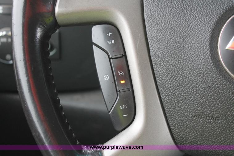 image for item H3583 2008 Chevrolet Silverado 1500 Crew Cab pickup truck