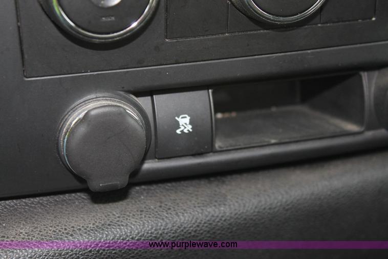 image for item H3583 2008 Chevrolet Silverado 1500 Crew Cab pickup truck