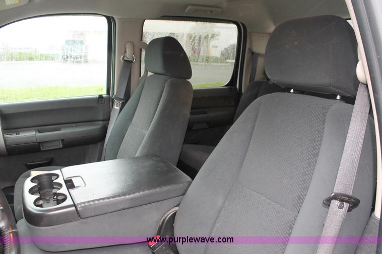 image for item H3583 2008 Chevrolet Silverado 1500 Crew Cab pickup truck