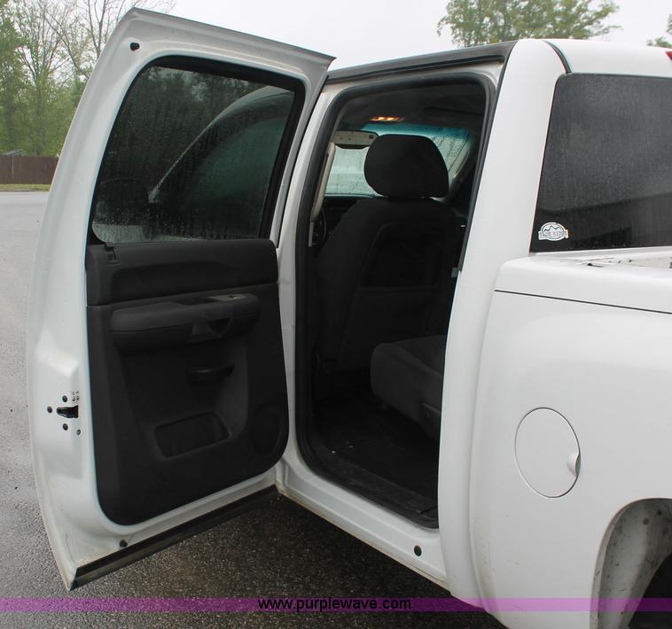 image for item H3583 2008 Chevrolet Silverado 1500 Crew Cab pickup truck
