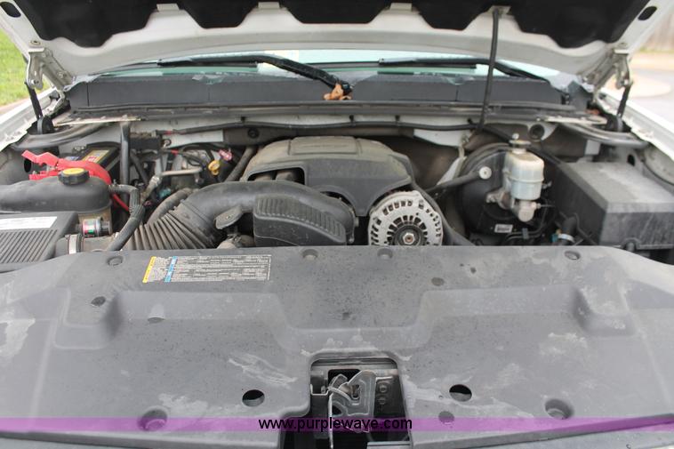 image for item H3583 2008 Chevrolet Silverado 1500 Crew Cab pickup truck