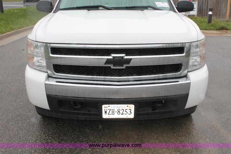 image for item H3583 2008 Chevrolet Silverado 1500 Crew Cab pickup truck