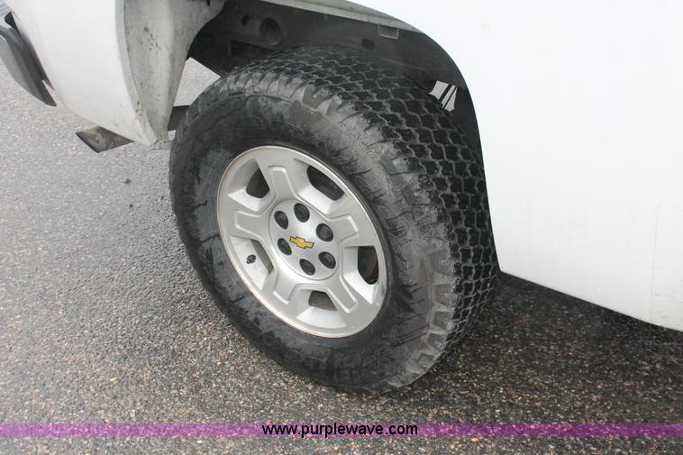 image for item H3583 2008 Chevrolet Silverado 1500 Crew Cab pickup truck