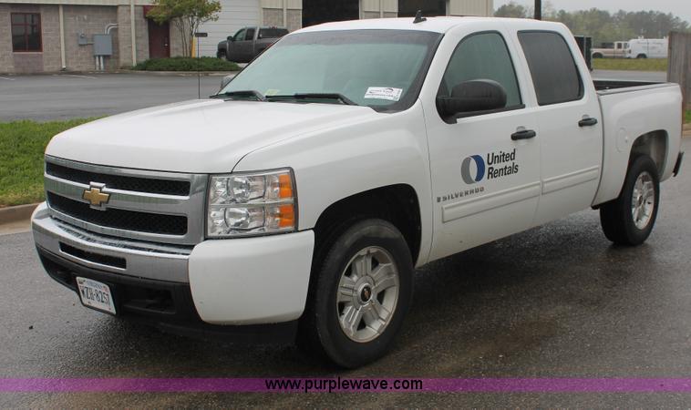 image for item H3584 2009 Chevrolet Silverado 1500 Crew Cab pickup truck