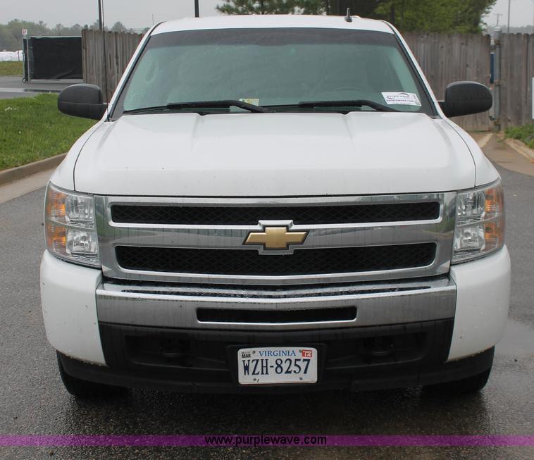 image for item H3584 2009 Chevrolet Silverado 1500 Crew Cab pickup truck