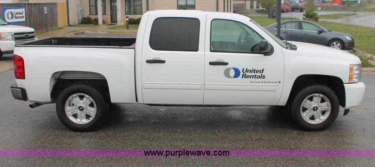 image for item H3584 2009 Chevrolet Silverado 1500 Crew Cab pickup truck