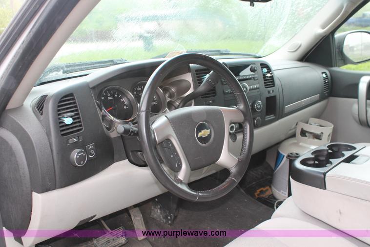 image for item H3584 2009 Chevrolet Silverado 1500 Crew Cab pickup truck