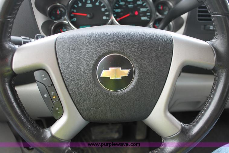 image for item H3584 2009 Chevrolet Silverado 1500 Crew Cab pickup truck