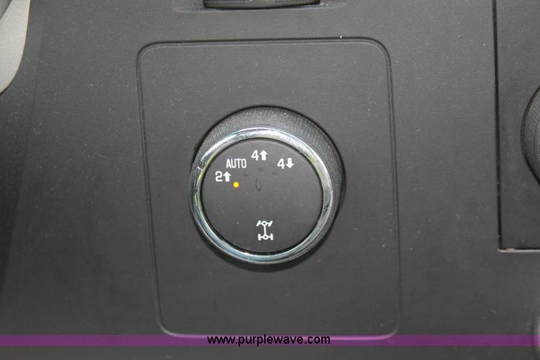 image for item H3584 2009 Chevrolet Silverado 1500 Crew Cab pickup truck