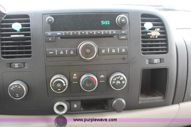 image for item H3584 2009 Chevrolet Silverado 1500 Crew Cab pickup truck