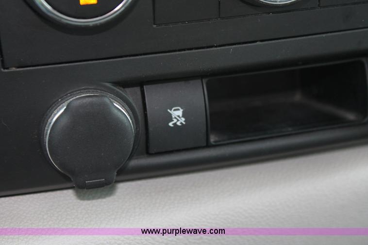 image for item H3584 2009 Chevrolet Silverado 1500 Crew Cab pickup truck