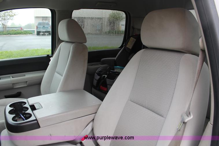 image for item H3584 2009 Chevrolet Silverado 1500 Crew Cab pickup truck