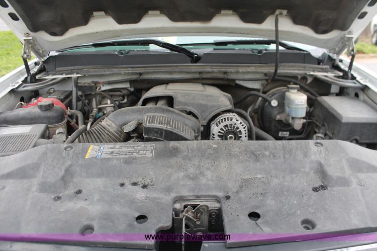 image for item H3584 2009 Chevrolet Silverado 1500 Crew Cab pickup truck