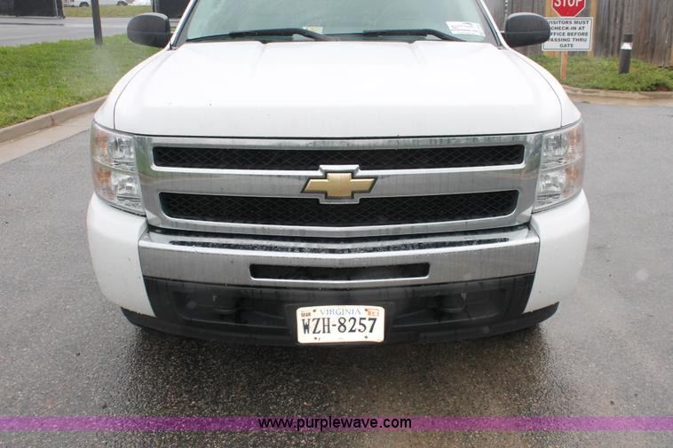 image for item H3584 2009 Chevrolet Silverado 1500 Crew Cab pickup truck