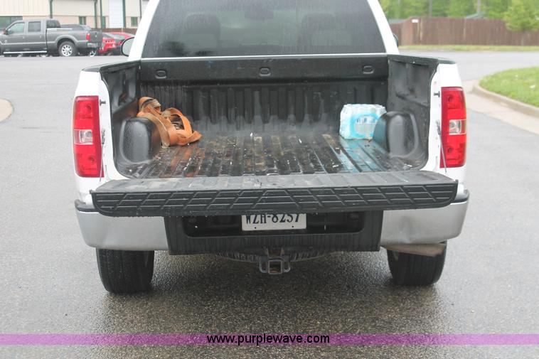 image for item H3584 2009 Chevrolet Silverado 1500 Crew Cab pickup truck