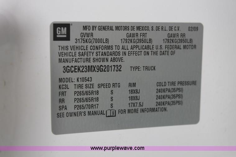 image for item H3584 2009 Chevrolet Silverado 1500 Crew Cab pickup truck