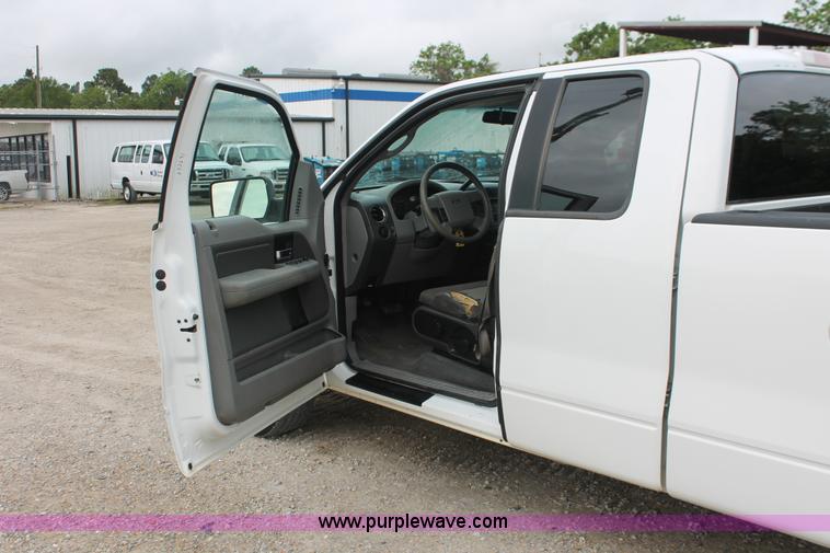 image for item H3585 2006 Ford F150 XLT SuperCab pickup truck