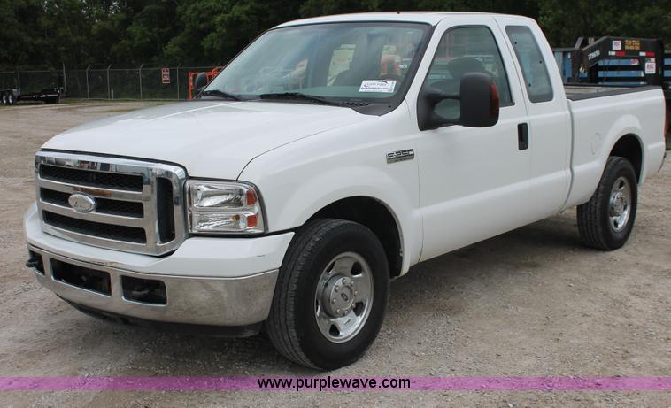 image for item H3586 2006 Ford F250 XLT SuperCab pickup truck