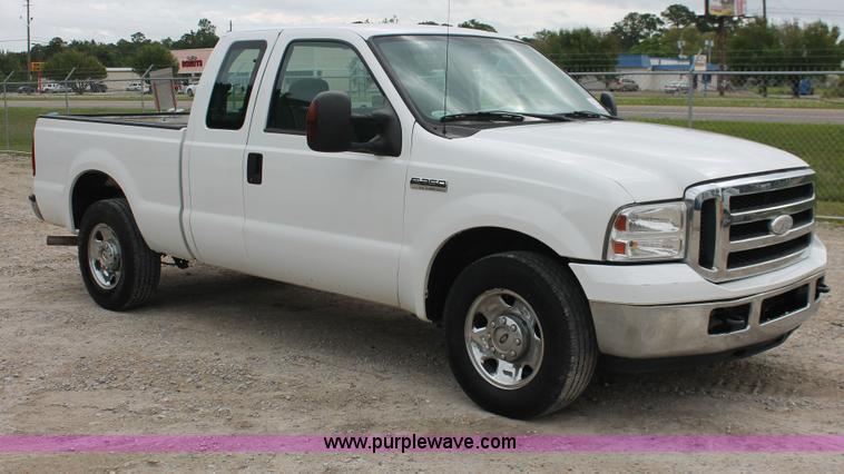 image for item H3586 2006 Ford F250 XLT SuperCab pickup truck