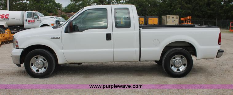 image for item H3586 2006 Ford F250 XLT SuperCab pickup truck