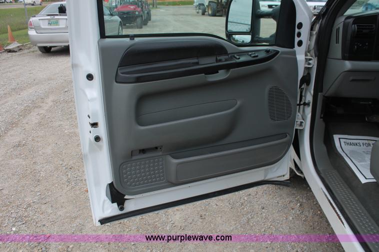 image for item H3586 2006 Ford F250 XLT SuperCab pickup truck