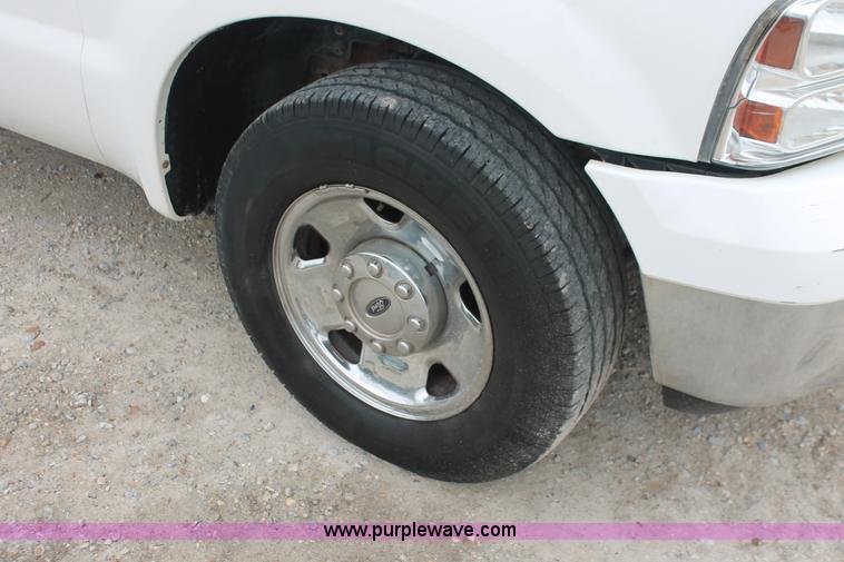 image for item H3586 2006 Ford F250 XLT SuperCab pickup truck