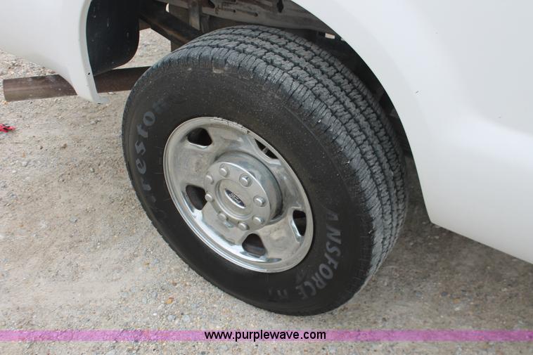 image for item H3586 2006 Ford F250 XLT SuperCab pickup truck