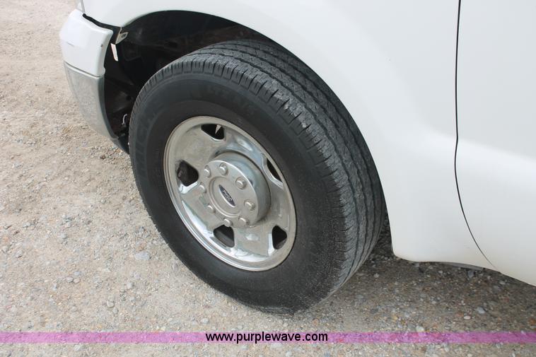 image for item H3586 2006 Ford F250 XLT SuperCab pickup truck