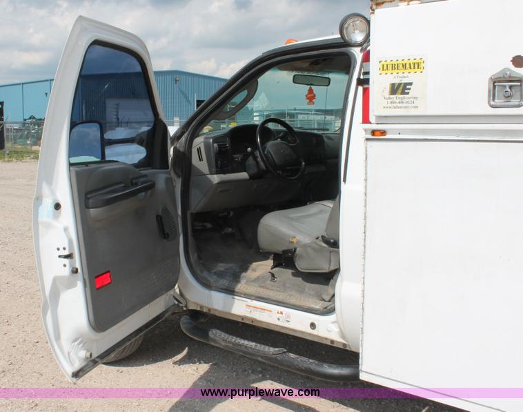 image for item H3589 2006 Ford F550 XL Super Duty service truck