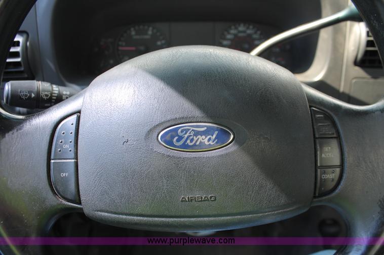 image for item H3589 2006 Ford F550 XL Super Duty service truck