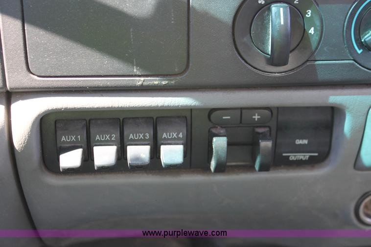 image for item H3589 2006 Ford F550 XL Super Duty service truck