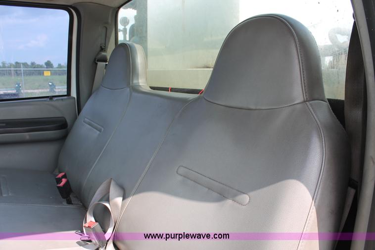 image for item H3589 2006 Ford F550 XL Super Duty service truck