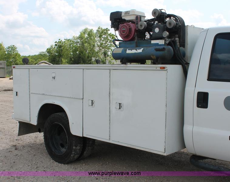image for item H3589 2006 Ford F550 XL Super Duty service truck