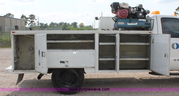 image for item H3589 2006 Ford F550 XL Super Duty service truck