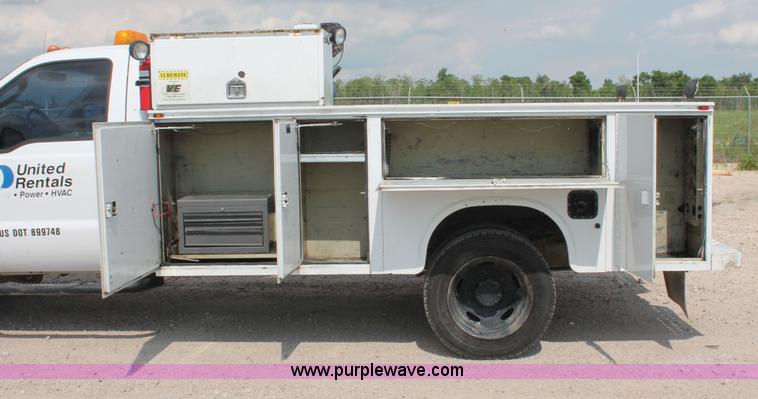 image for item H3589 2006 Ford F550 XL Super Duty service truck