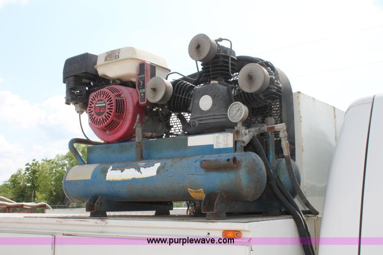 image for item H3589 2006 Ford F550 XL Super Duty service truck