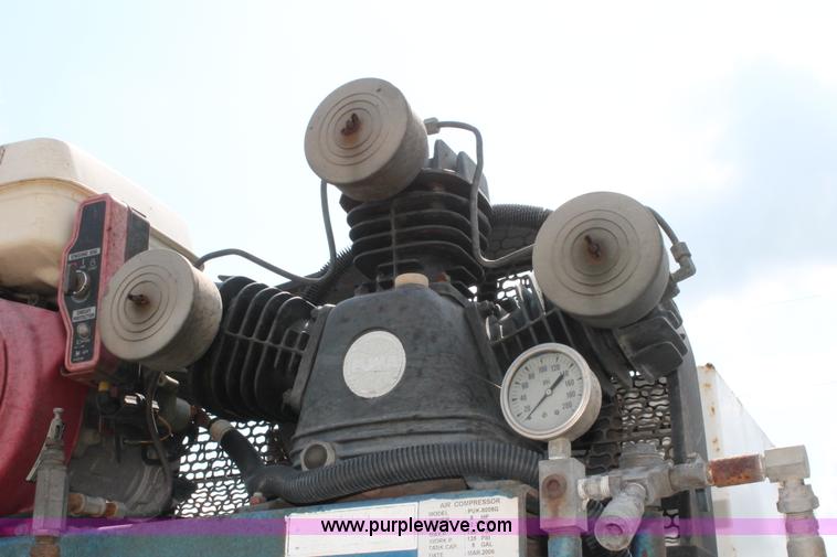 image for item H3589 2006 Ford F550 XL Super Duty service truck