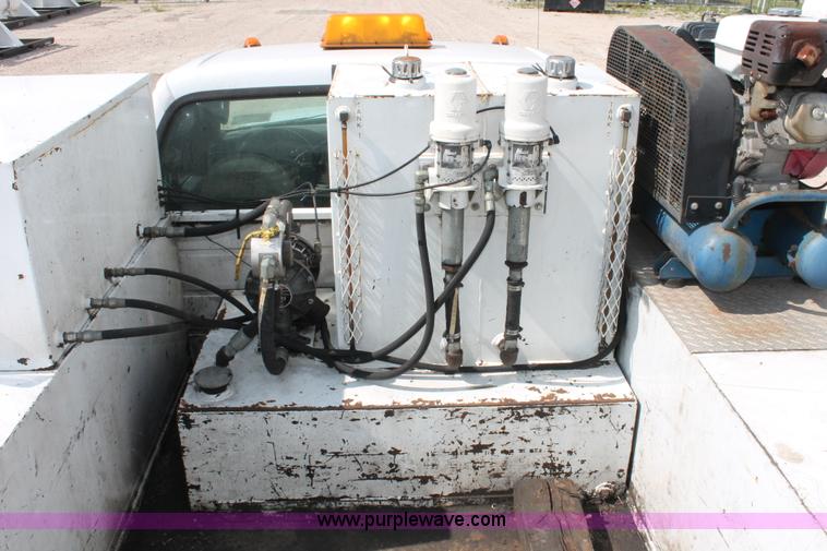 image for item H3589 2006 Ford F550 XL Super Duty service truck