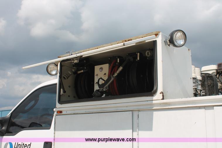 image for item H3589 2006 Ford F550 XL Super Duty service truck