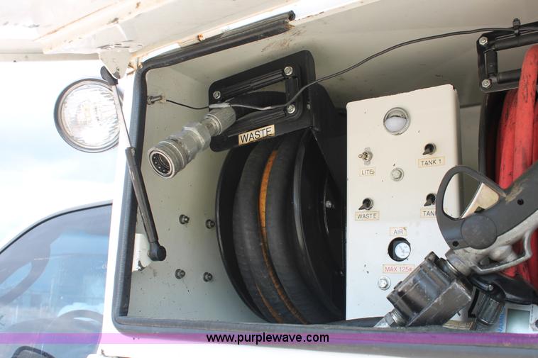 image for item H3589 2006 Ford F550 XL Super Duty service truck