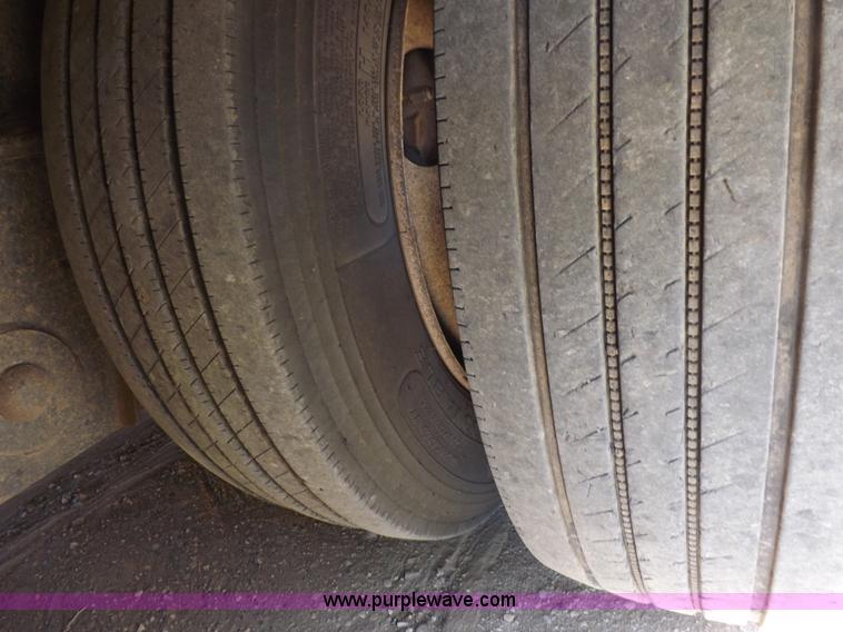 image for item H7164 2006 Ledwell Hydratail trailer