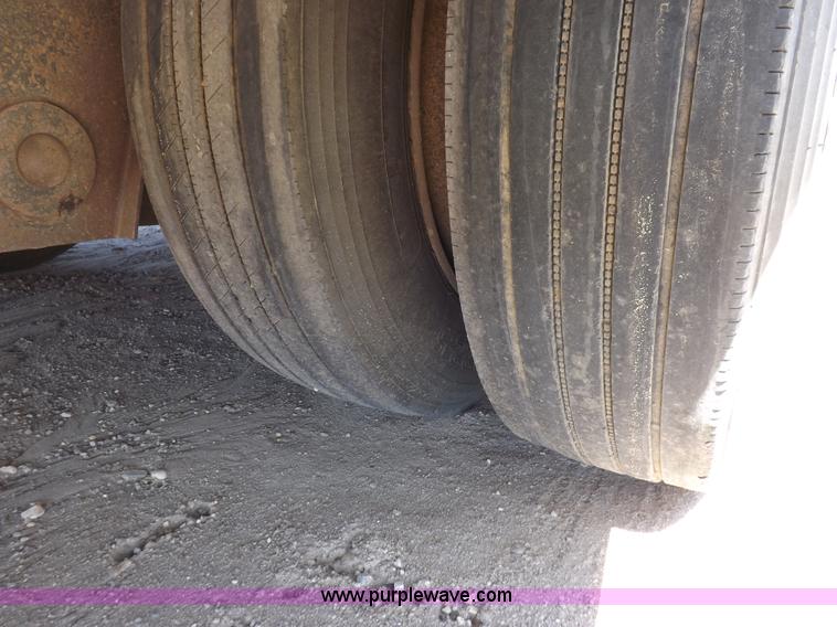 image for item H7164 2006 Ledwell Hydratail trailer