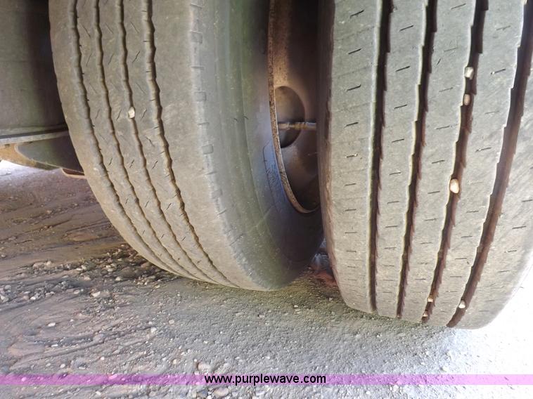 image for item H7164 2006 Ledwell Hydratail trailer