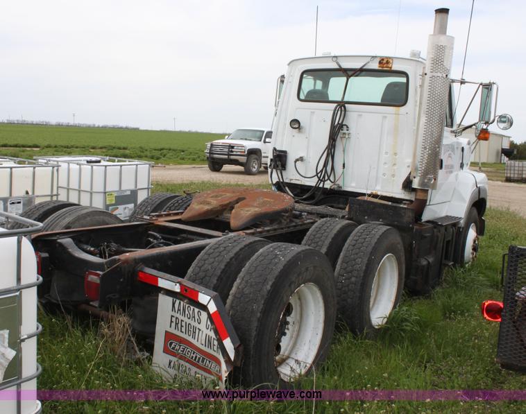 image for item A3508 1993 Ford Aeromax L9000 semi truck