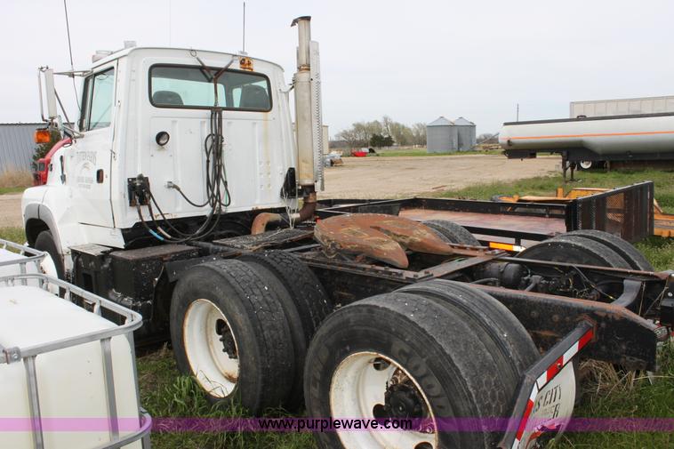 image for item A3508 1993 Ford Aeromax L9000 semi truck